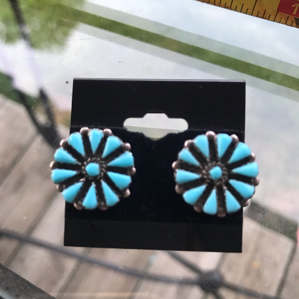 Zuni middle point Turquoise & Sterling silver earrings